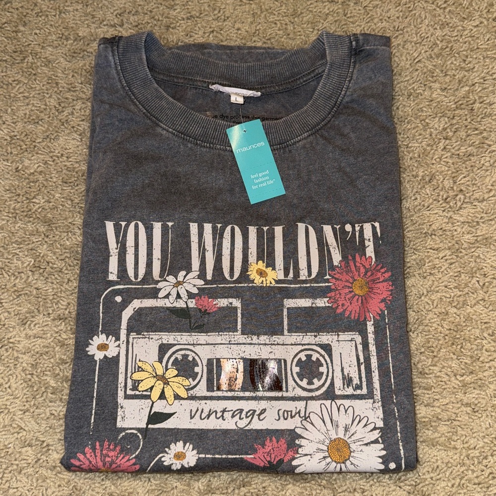 Maurices Women’s T-shirt Fun Graphic - Picture 8 of 8